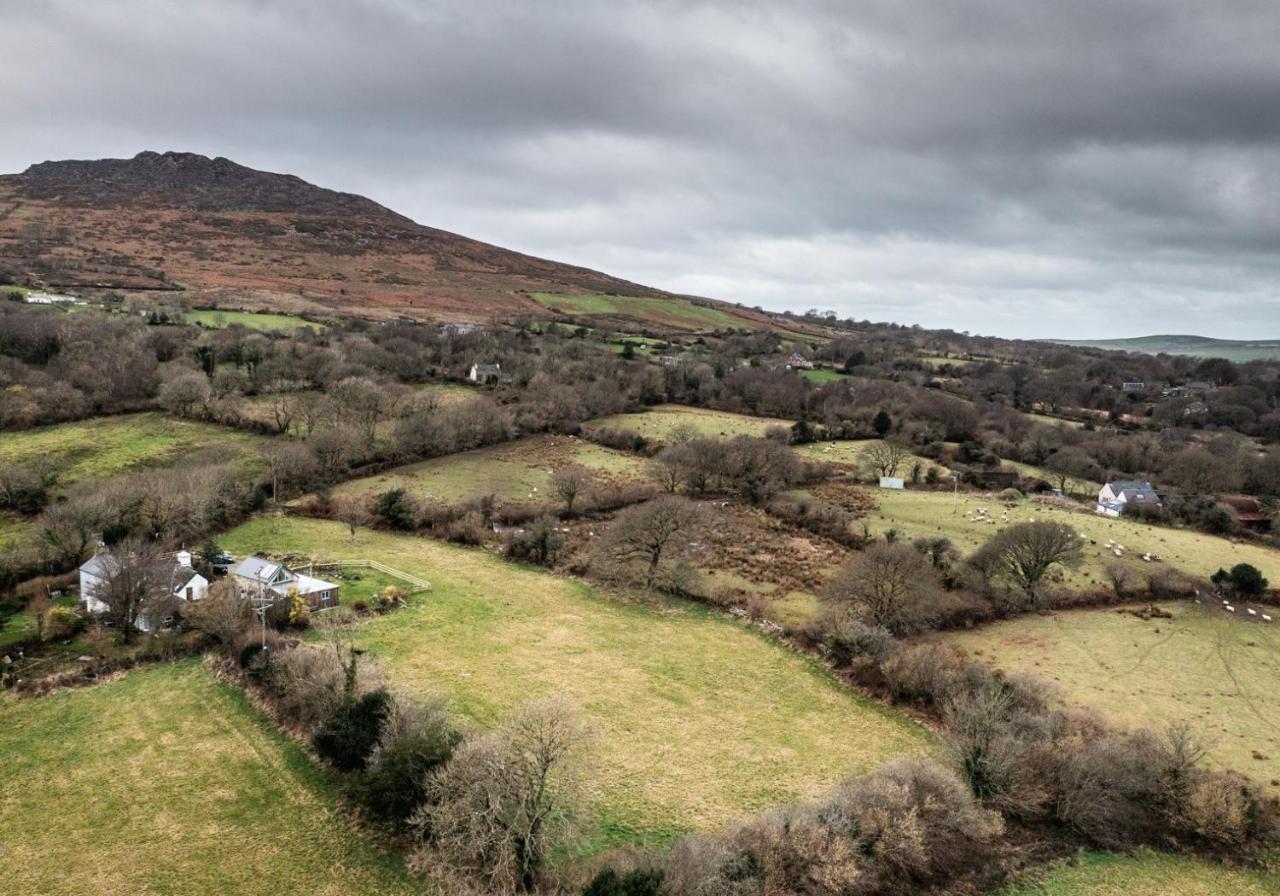 Penrhiw - A Country Cottage With Mountain Views Newport  Exterior photo