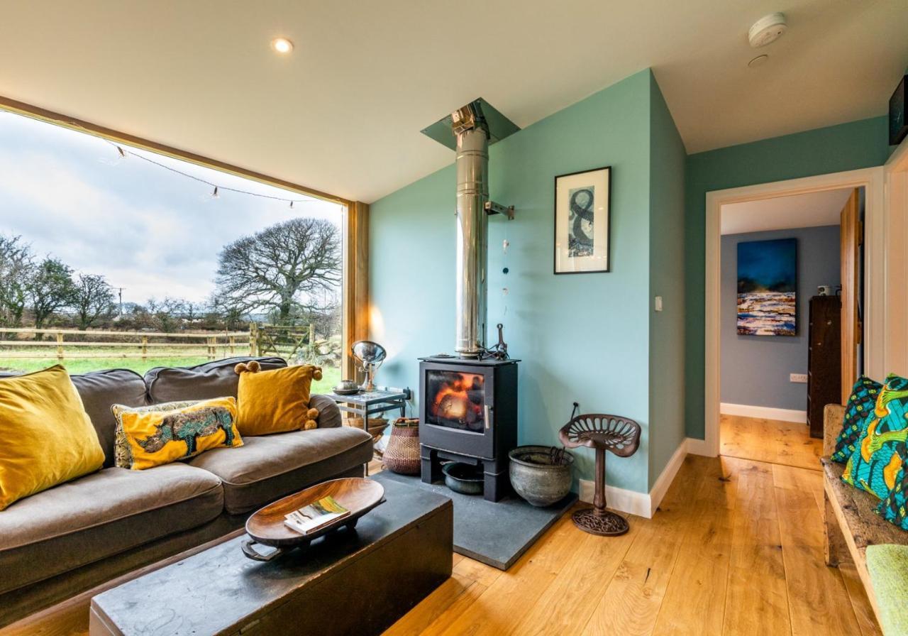 Penrhiw - A Country Cottage With Mountain Views Newport  Exterior photo
