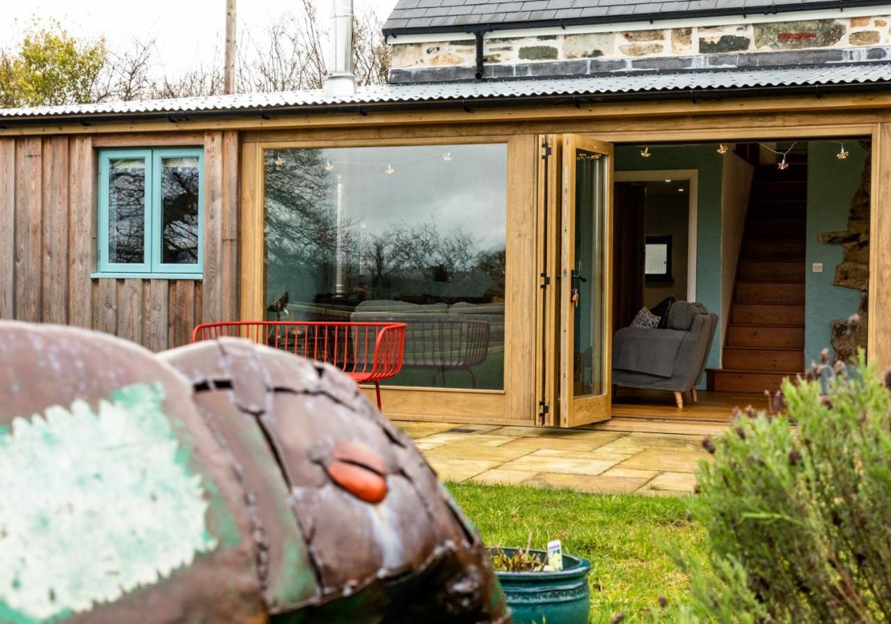 Penrhiw - A Country Cottage With Mountain Views Newport  Exterior photo