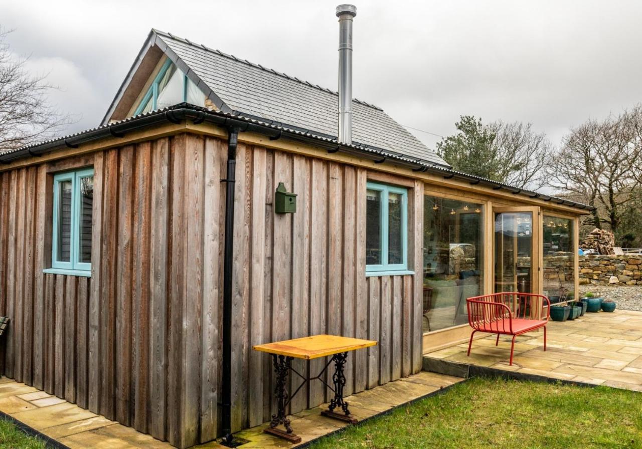 Penrhiw - A Country Cottage With Mountain Views Newport  Exterior photo